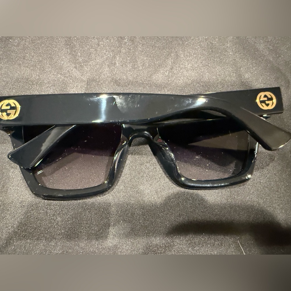 Gucci GG1714S cat-eye sunglasses with a black frame and solid grey lenses - Picture 8 of 15